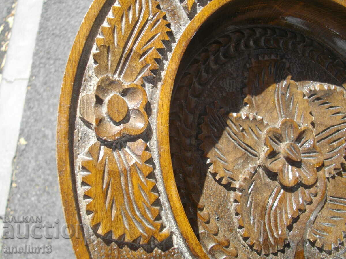 Delivery of OLD WOODEN FRUCTIERA CARVING Delivery of OLD WOODEN FRUCTIERA CARVING