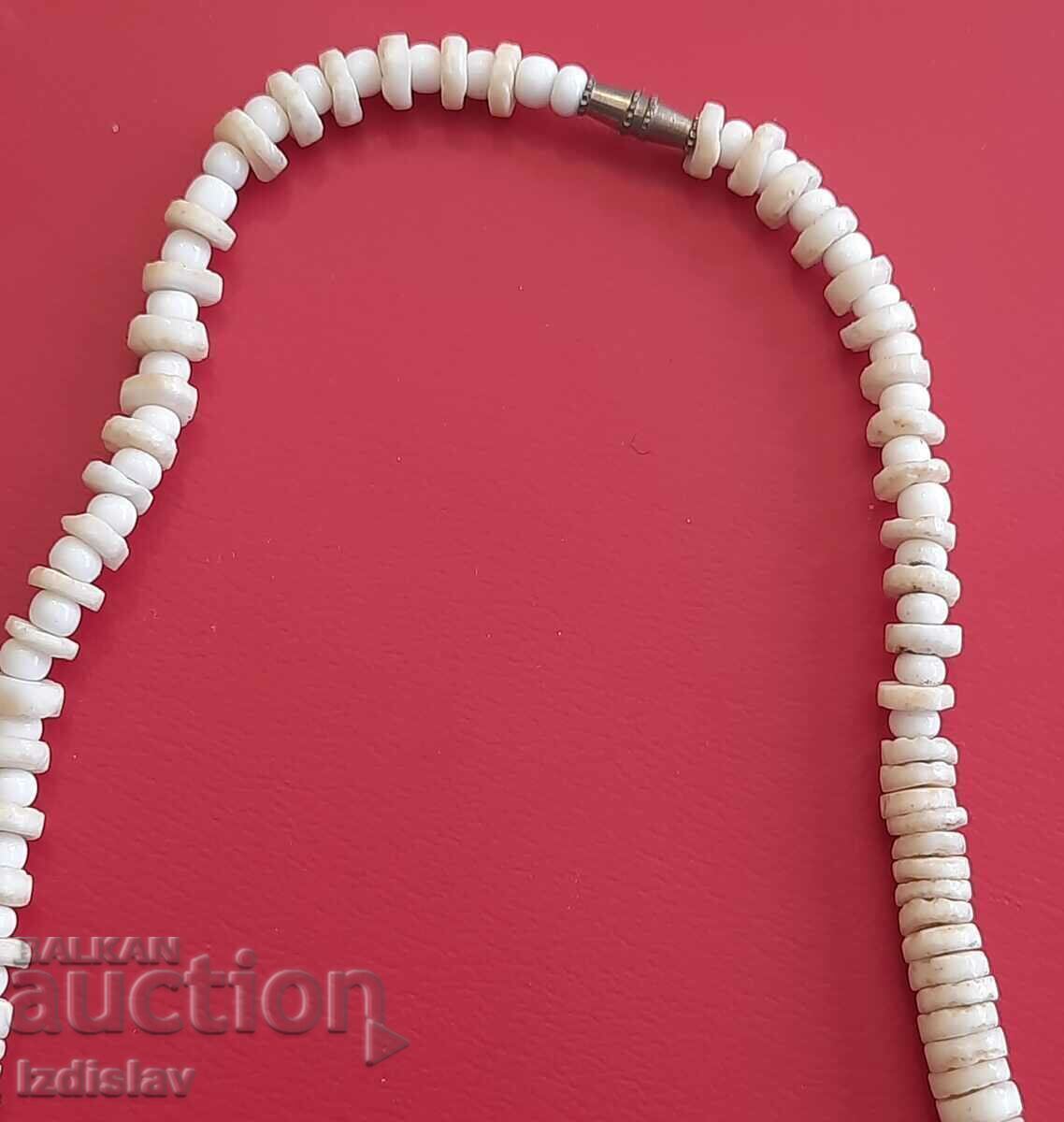 Κολιέ από κοχύλια με τιμή € 25.00 | 48.90 BGN