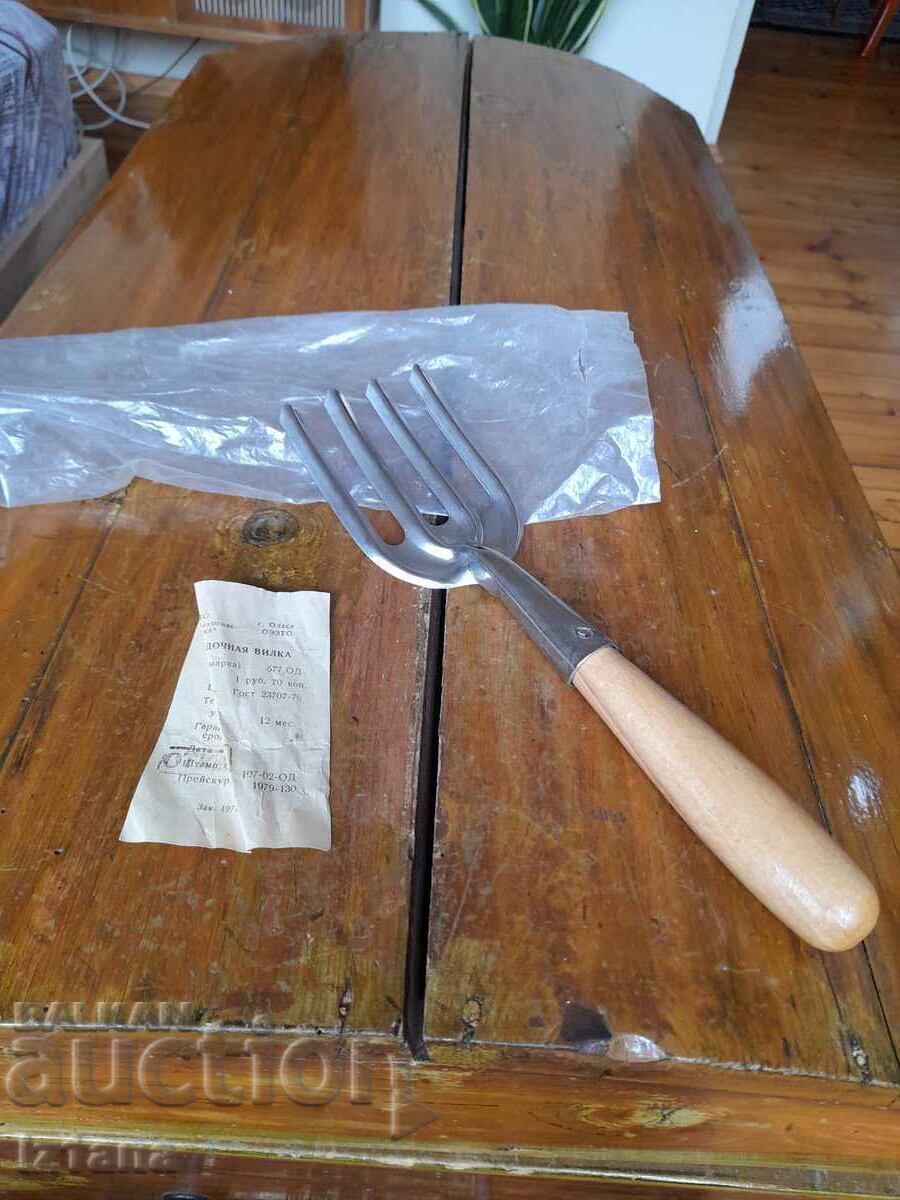 Old florist's and gardening tool with price 28.00 BGN | € 14.32 Old florist's and gardening tool with price 28.00 BGN | € 14.32