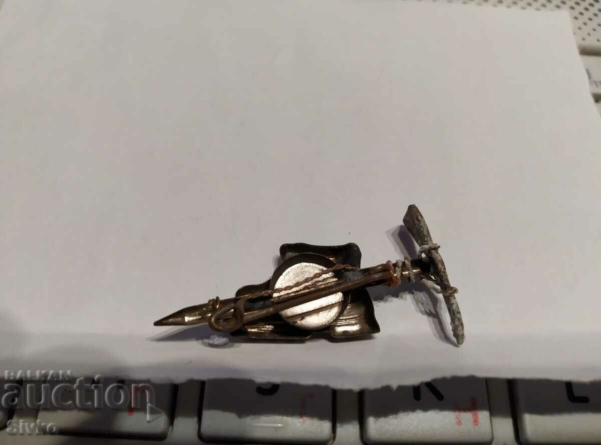 Tourism mountaineering badge with price 2.99 BGN | € 1.53 Tourism mountaineering badge with price 2.99 BGN | € 1.53