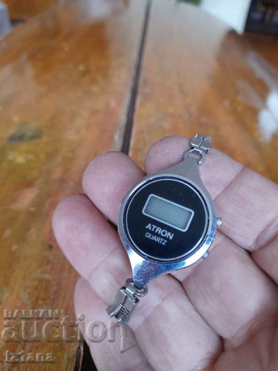 Стар електронен часовник Atron с цена 12.00 лв. | € 6.14 Стар електронен часовник Atron с цена 12.00 лв. | € 6.14