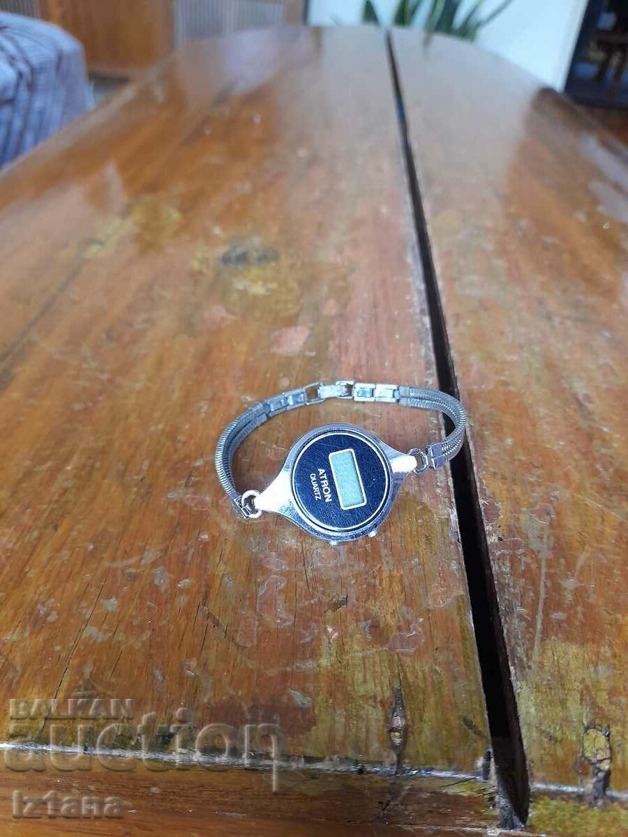 Стар електронен часовник Atron Стар електронен часовник Atron