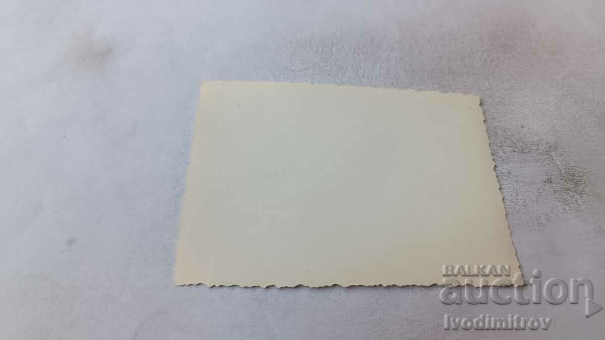 Φωτογραφία Γυναίκα στην παραλία με τιμή € 0.74 | 1.45 BGN