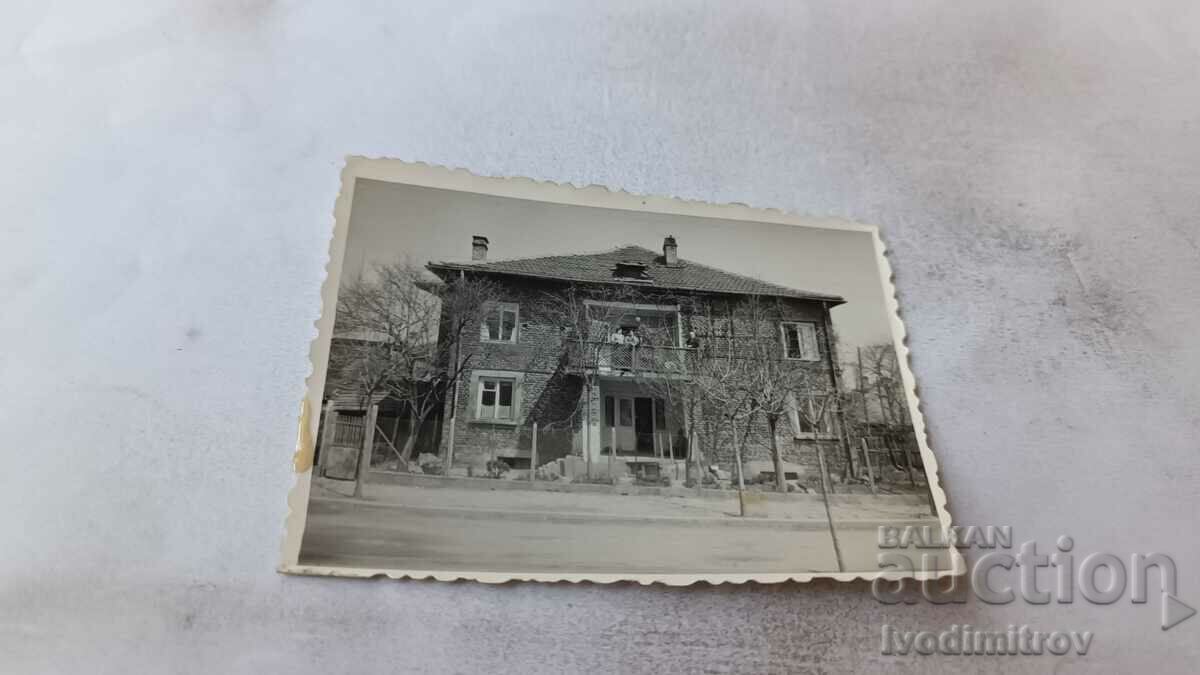 Снимка Стара двуетажна къща