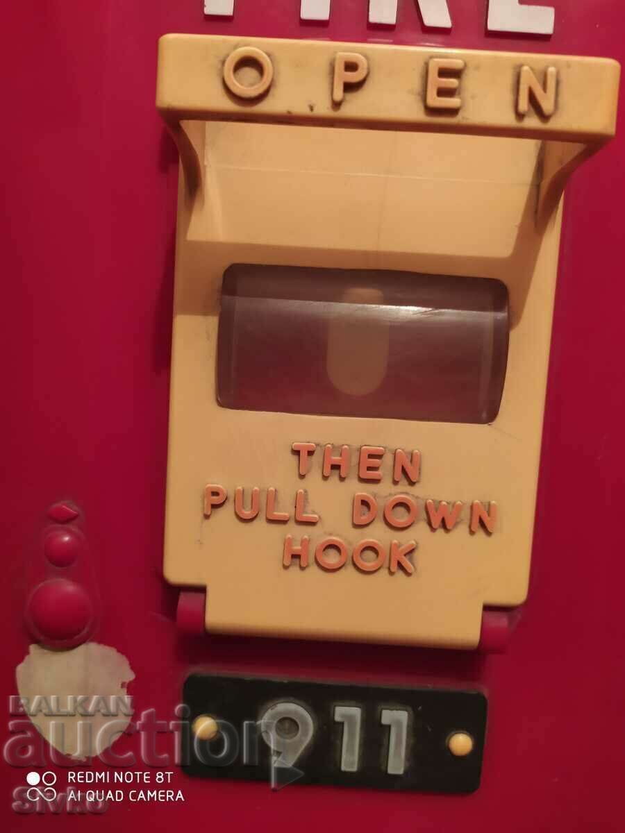 Unic, singur, telefon stradal pentru legătura cu pompierii cu preț 119.99 BGN | € 61.35