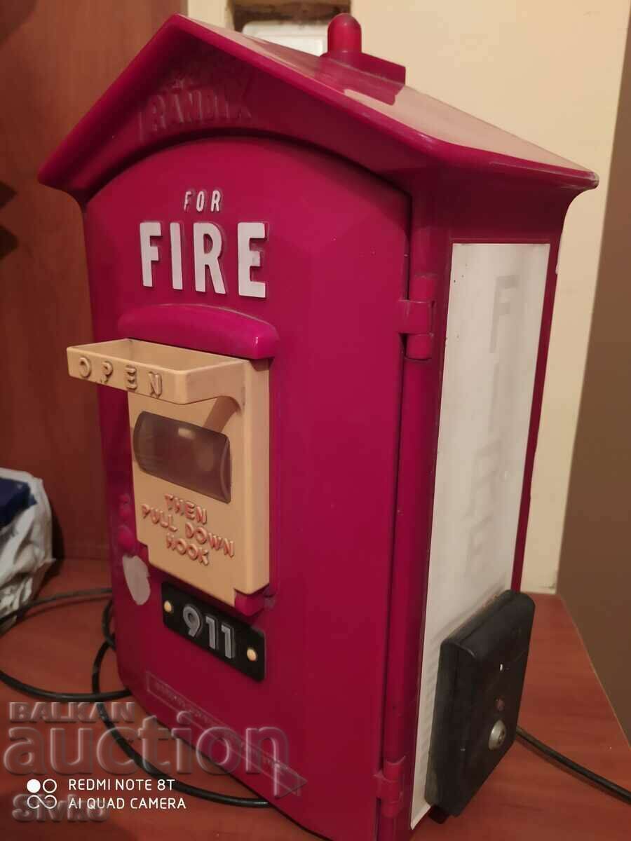 Livrarea Unic, singur, telefon stradal pentru legătura cu pompierii