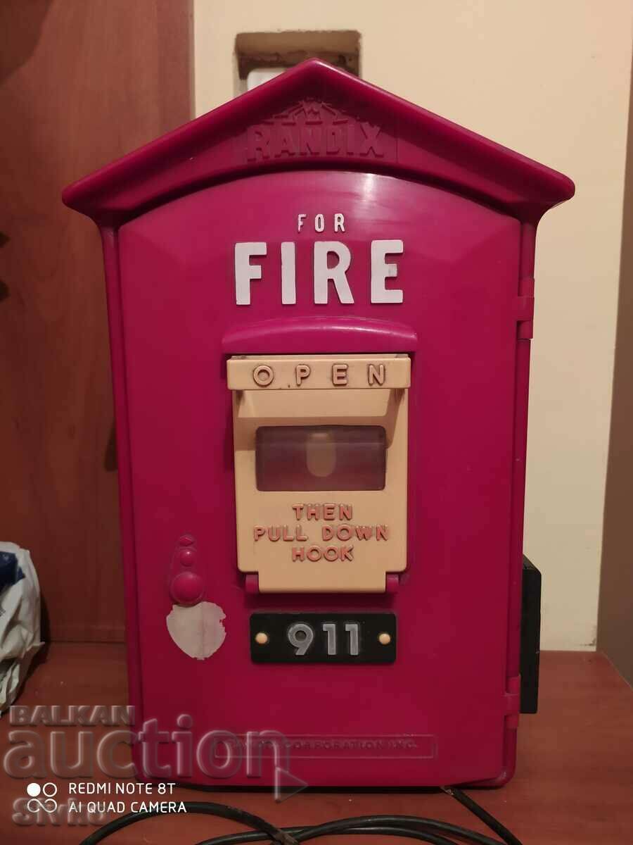 Уличен телефон за връзка с пожарната