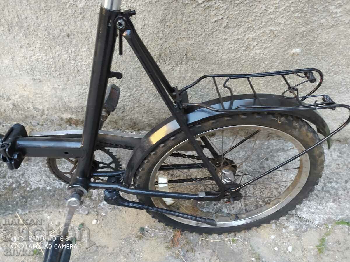 Bicicleta Balkan neagra cu preț 99.99 BGN | € 51.12 Bicicleta Balkan neagra cu preț 99.99 BGN | € 51.12