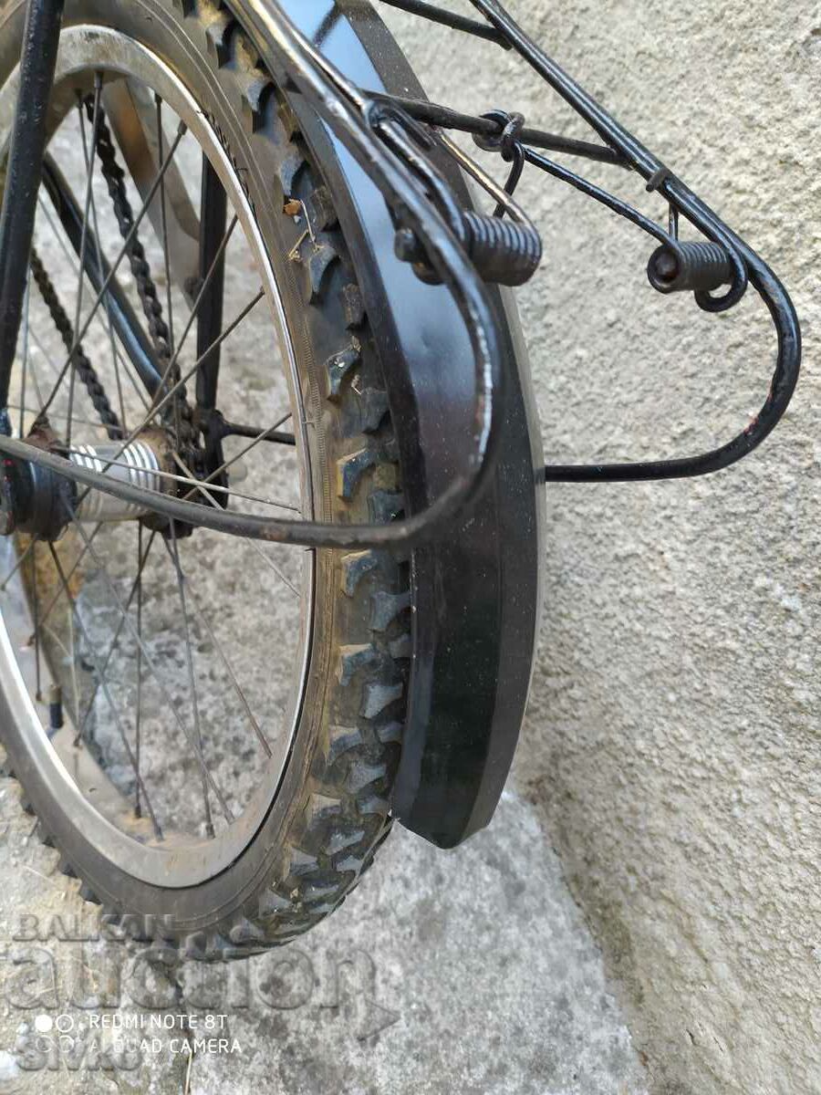Licitație Bicicleta Balkan neagra Licitație Bicicleta Balkan neagra