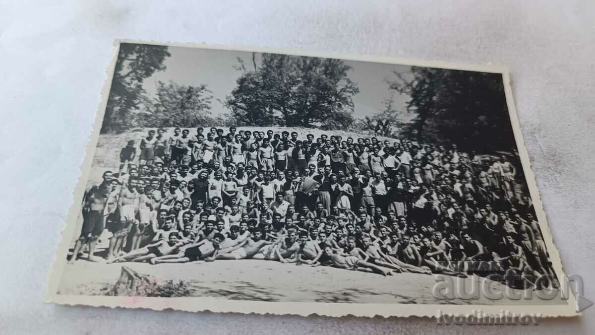 Foto Stalin Copii cu delegația de tineret germană pe plajă