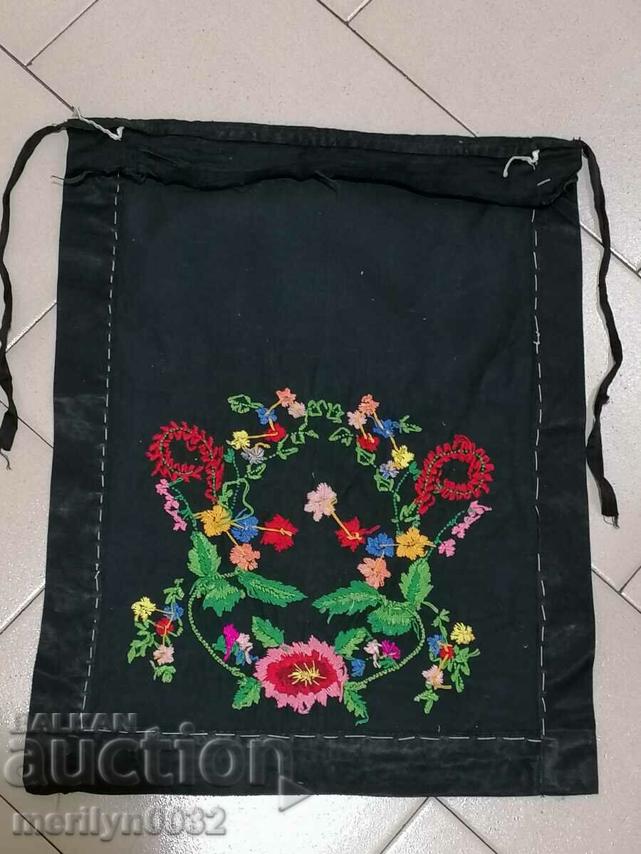 Auction Old children's embroidered embroidered apron costume Auction Old children's embroidered embroidered apron costume