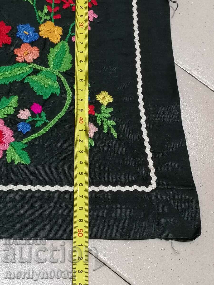 Delivery of Old children's embroidered embroidered apron costume Delivery of Old children's embroidered embroidered apron costume