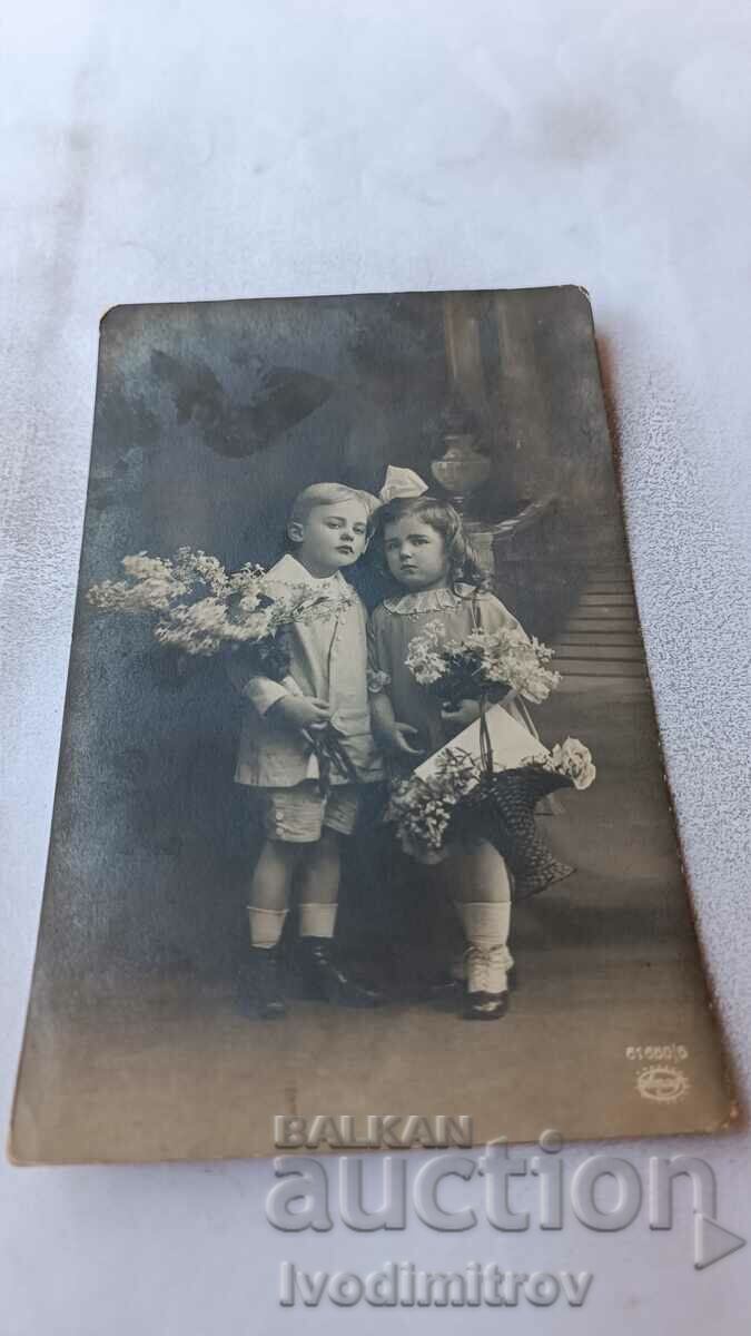 Пощенска картичка Малко момиченце и малко момченце 1917 Ц К