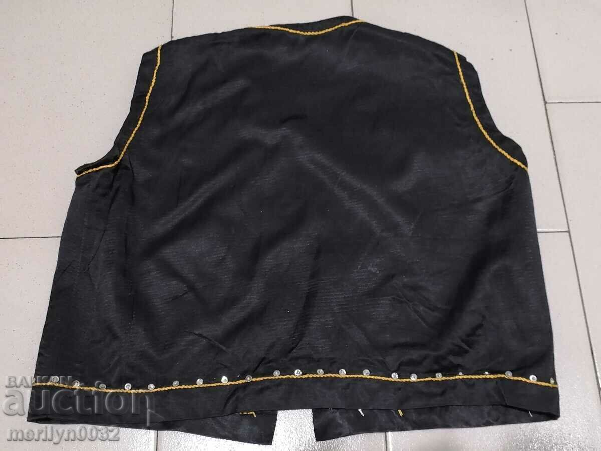 Vestă pentru copii, vestă veche cu costume brodate cu preț 99.00 BGN | € 50.62