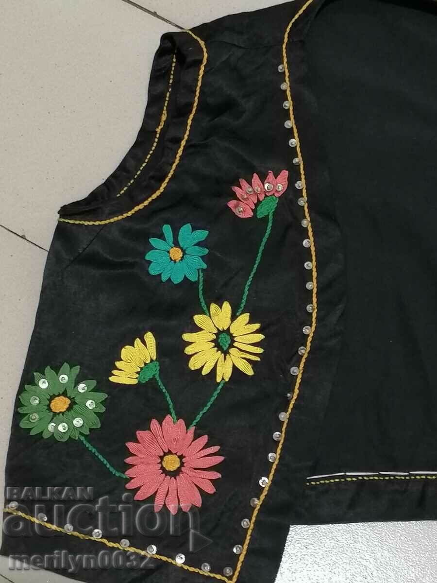 Licitație Vestă pentru copii, vestă veche cu costume brodate