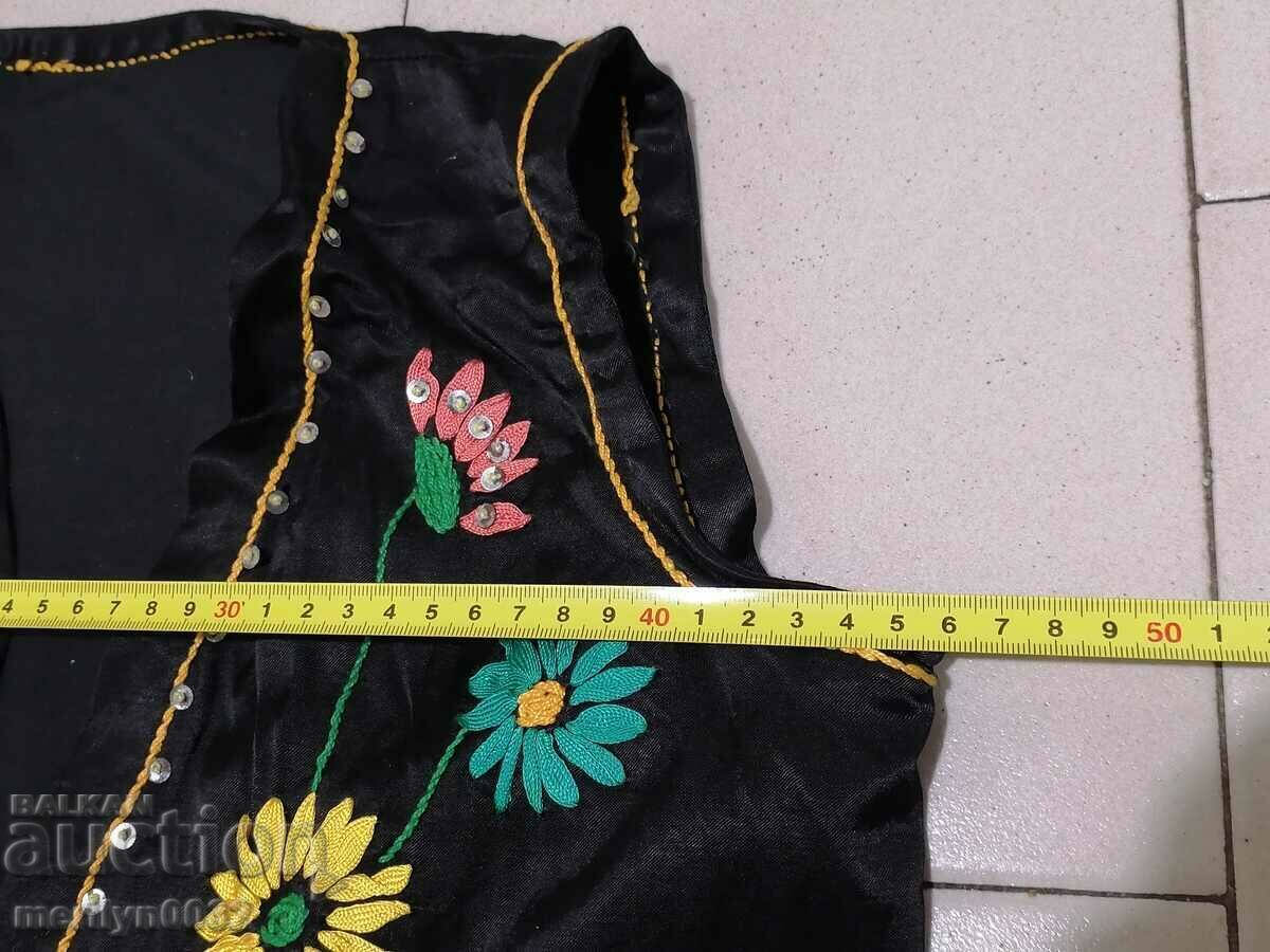 Vestă pentru copii, vestă veche cu costume brodate - 6