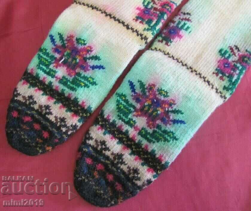 Аукцион Стари Вълнени Чорапи за Носия Аукцион Стари Вълнени Чорапи за Носия
