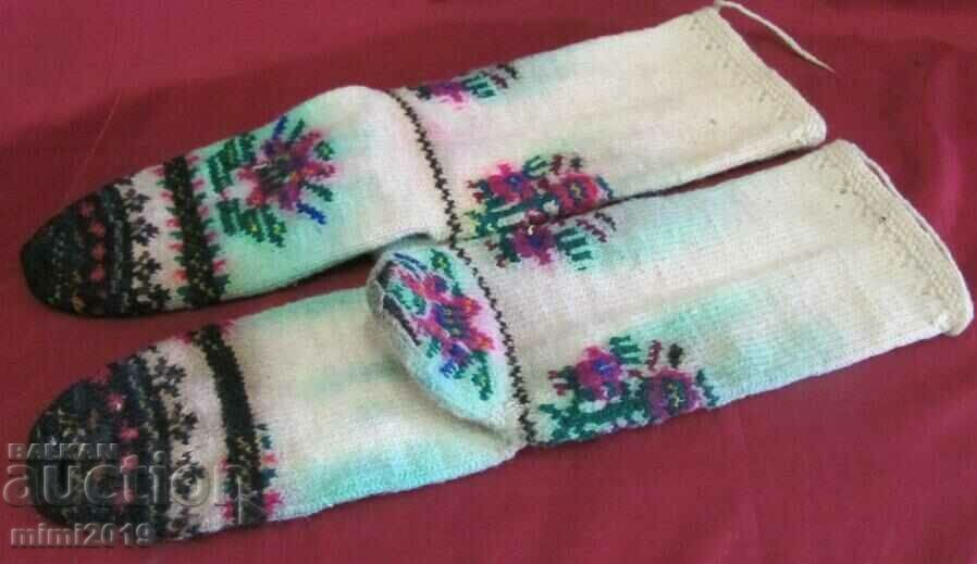 Доставка на Стари Вълнени Чорапи за Носия Доставка на Стари Вълнени Чорапи за Носия