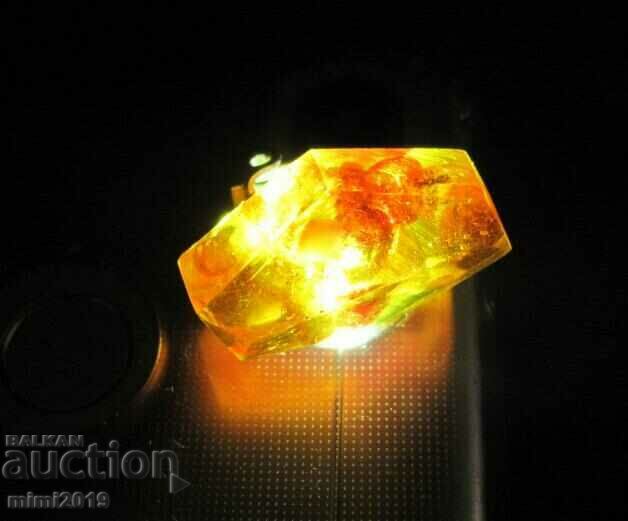 Доставка на Стари Кехлибарени Бутонели и Обеци Доставка на Стари Кехлибарени Бутонели и Обеци