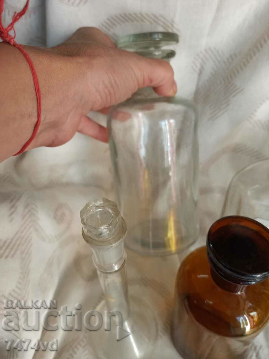 Licitație STICLE VECHI DE FARMACIE, BASONE, ETC Licitație STICLE VECHI DE FARMACIE, BASONE, ETC