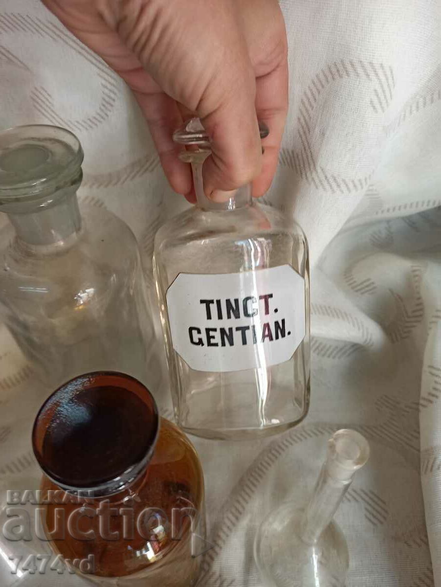 Livrarea STICLE VECHI DE FARMACIE, BASONE, ETC Livrarea STICLE VECHI DE FARMACIE, BASONE, ETC