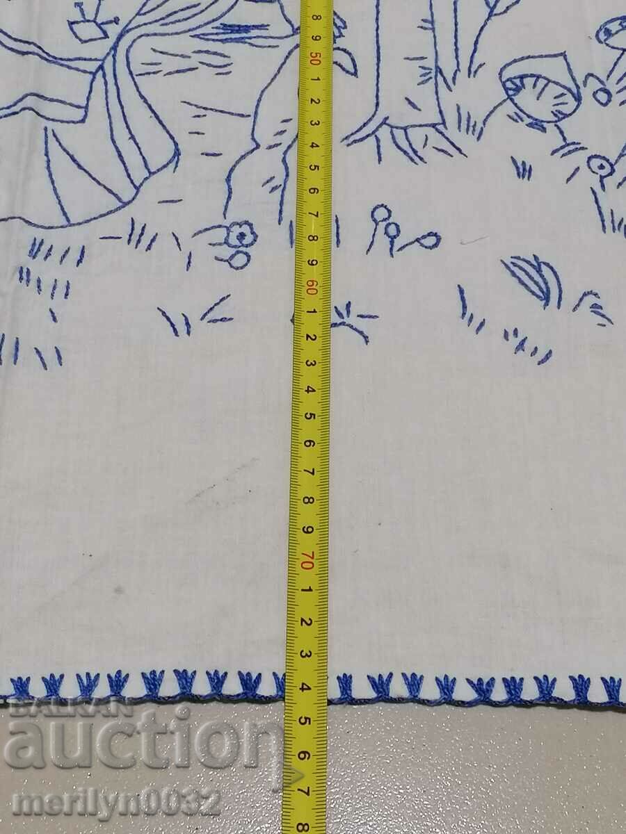 Licitație Covor de broderie din broderie bulgară vechi, cu o masă brodată Licitație Covor de broderie din broderie bulgară vechi, cu o masă brodată