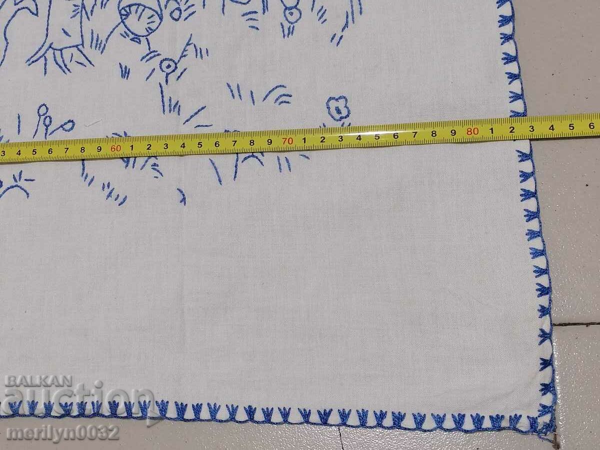 Livrarea Covor de broderie din broderie bulgară vechi, cu o masă brodată Livrarea Covor de broderie din broderie bulgară vechi, cu o masă brodată