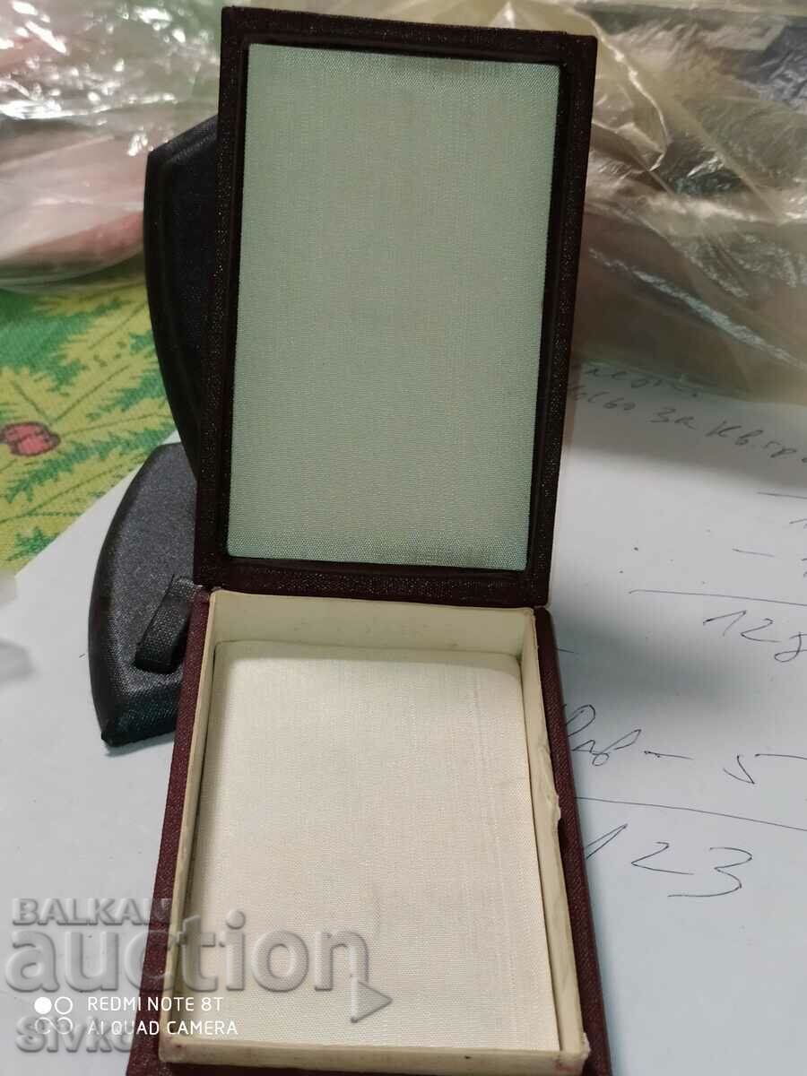 Box of the Order of Labor gold with price 2.99 BGN | € 1.53 Box of the Order of Labor gold with price 2.99 BGN | € 1.53