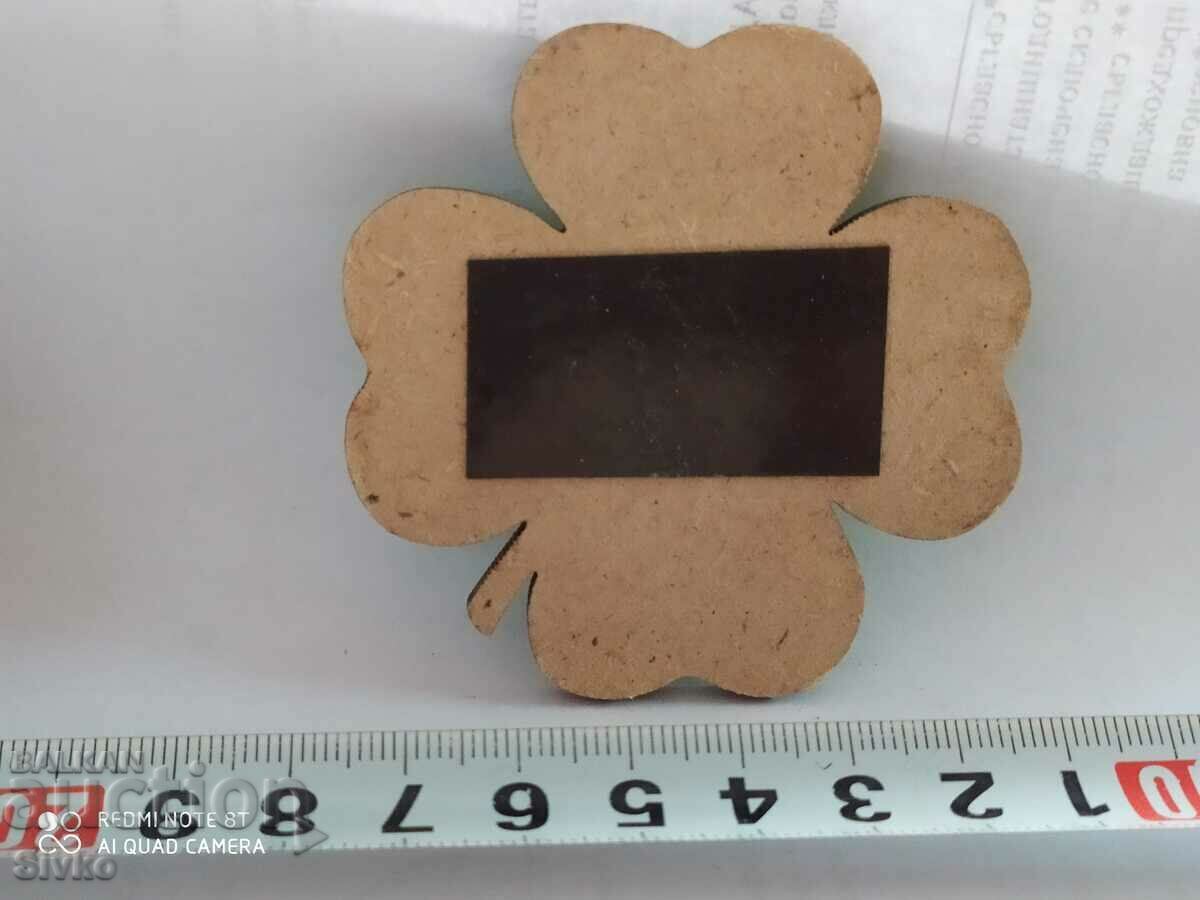 Auction Four leaf clover magnet Auction Four leaf clover magnet