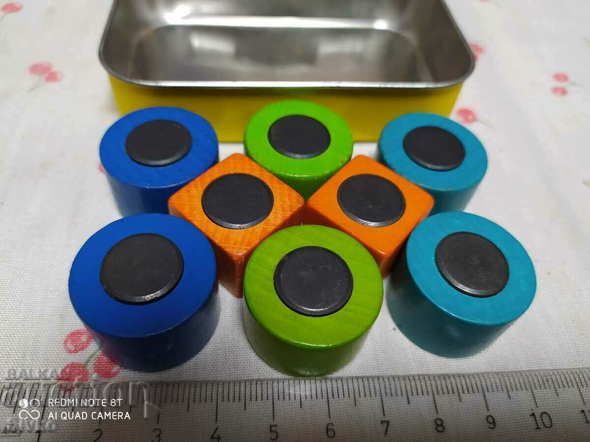 Licitație Magneți într-o cutie Licitație Magneți într-o cutie