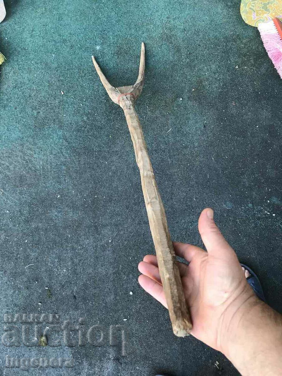 VILLA TREE DOUBLE-HORN DOUBLE-PROOF ANTIQUE AGRICULTURAL TOOL with price 21.00 BGN | € 10.74 VILLA TREE DOUBLE-HORN DOUBLE-PROOF ANTIQUE AGRICULTURAL TOOL with price 21.00 BGN | € 10.74