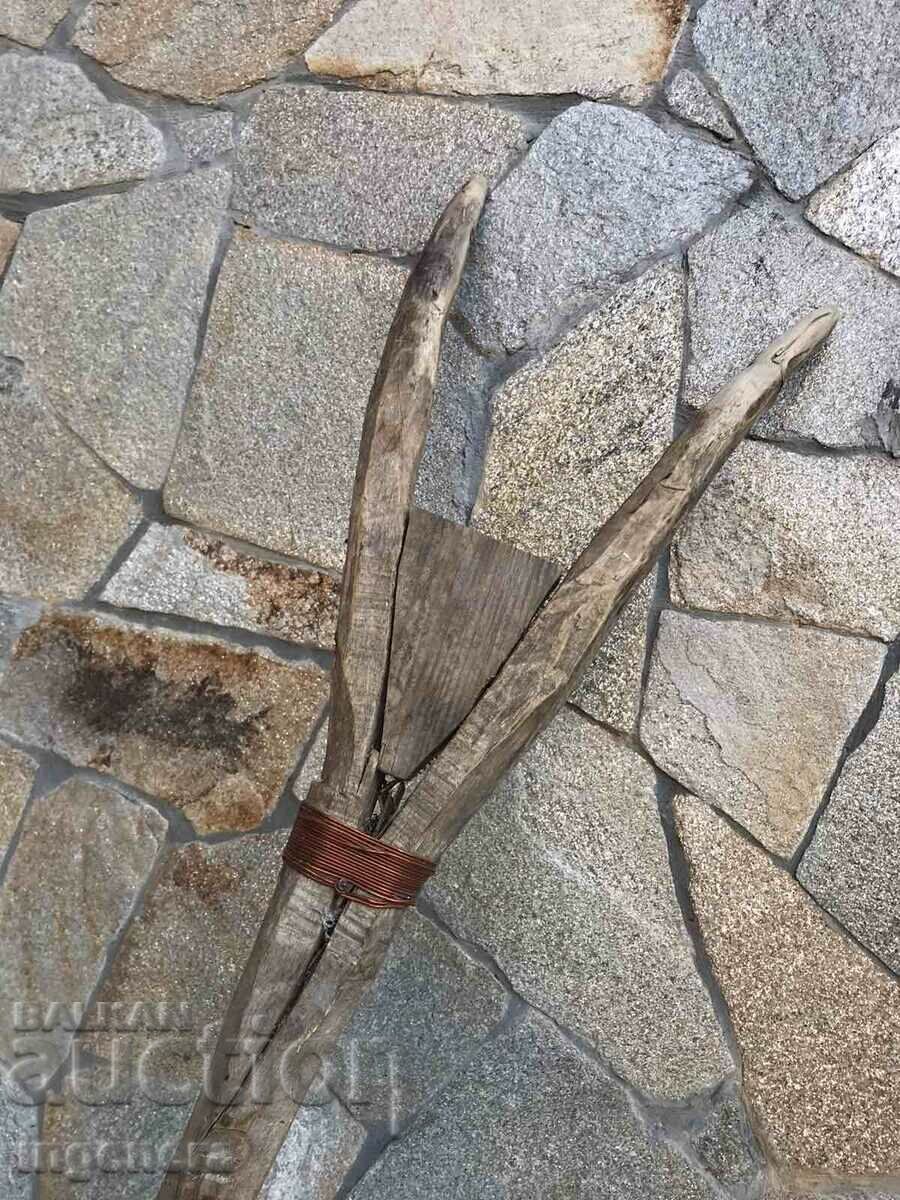 VILLA TREE DOUBLE-HORN DOUBLE-PROOF ANTIQUE AGRICULTURAL TOOL - 5 VILLA TREE DOUBLE-HORN DOUBLE-PROOF ANTIQUE AGRICULTURAL TOOL - 5