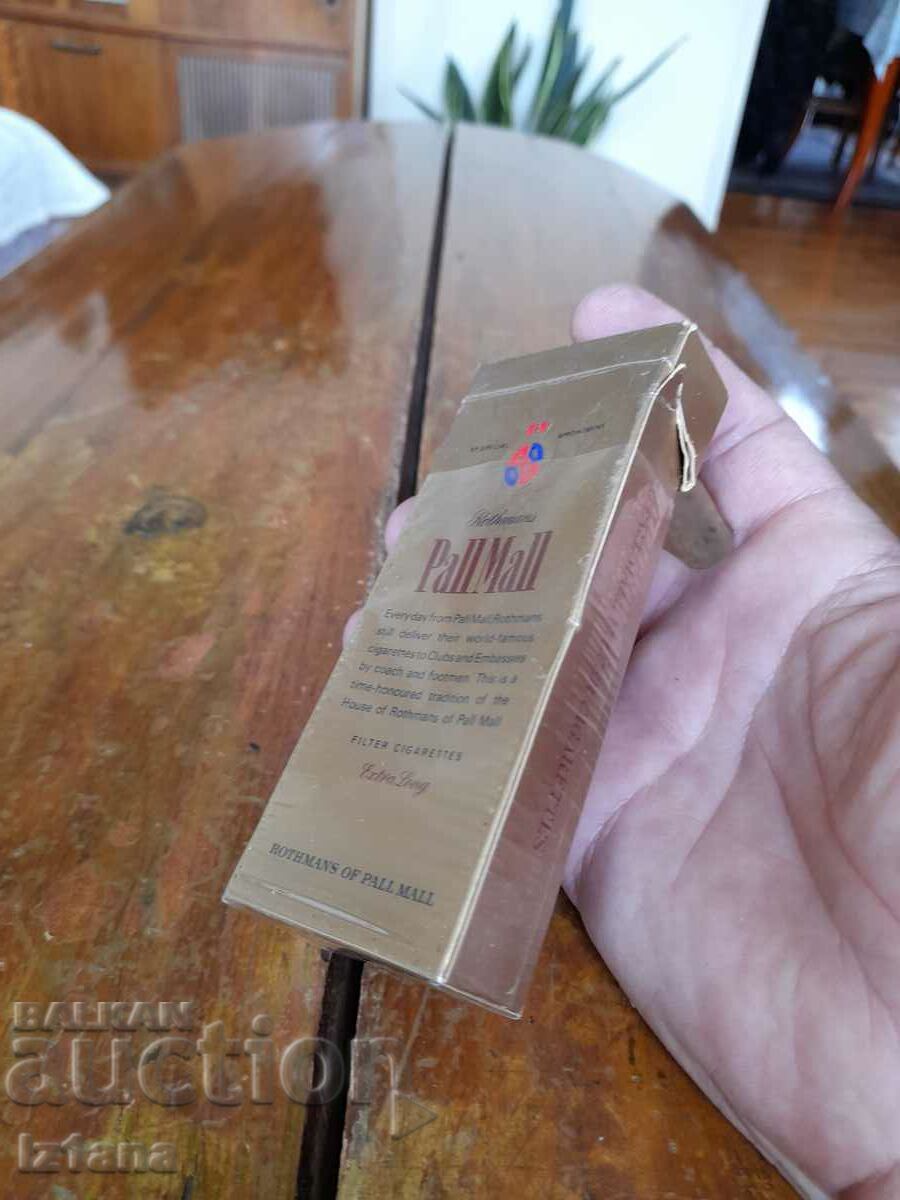 O veche cutie de țigări Pall Mall cu preț 12.00 BGN | € 6.14