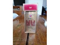 O veche cutie de țigări Pall Mall