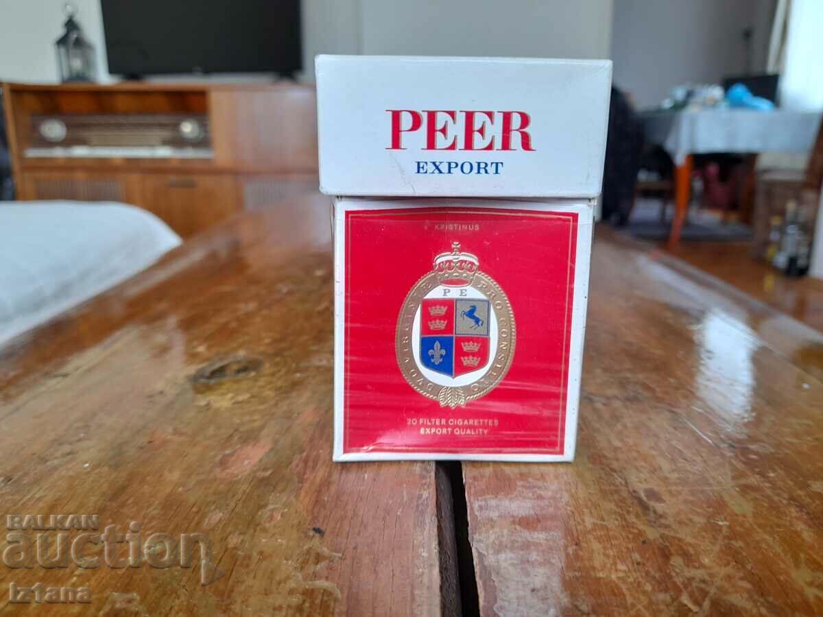 An old box of Peer cigarettes An old box of Peer cigarettes