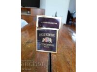 O cutie veche de țigări Belvedere