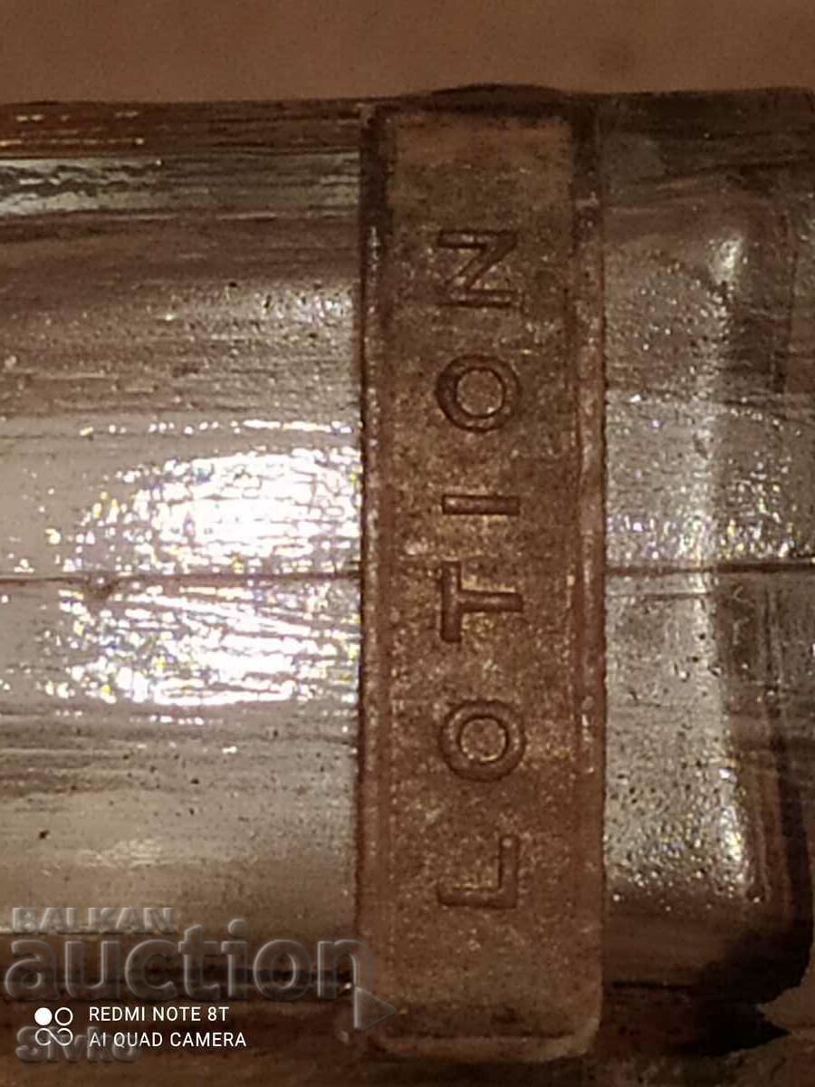 Delivery of ROGER&CALLET lotion bottle