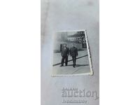Снимка София Двама мъже пред мавзолеят на Г. Димитров