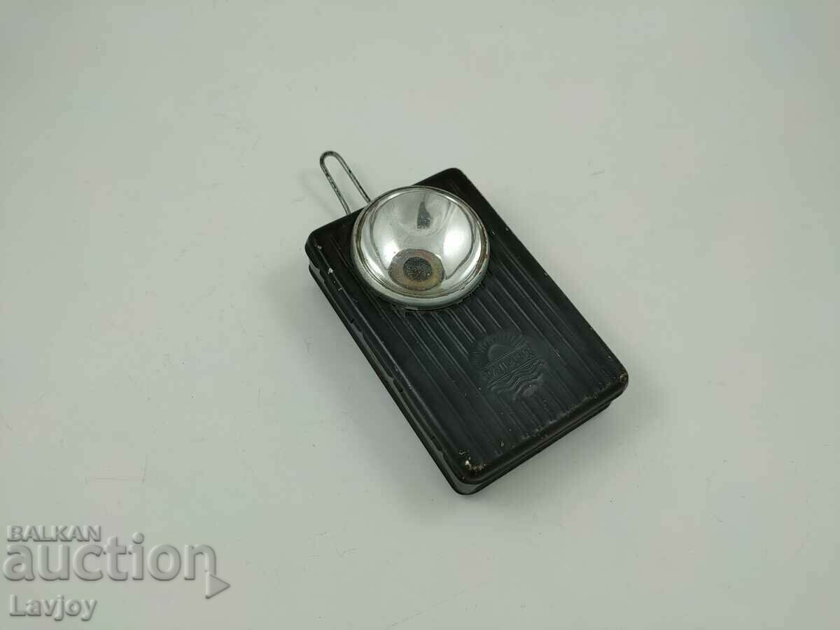 Lanterna de buzunar militară germană Ww 2 cu preț 110.00 BGN | € 56.24 Lanterna de buzunar militară germană Ww 2 cu preț 110.00 BGN | € 56.24