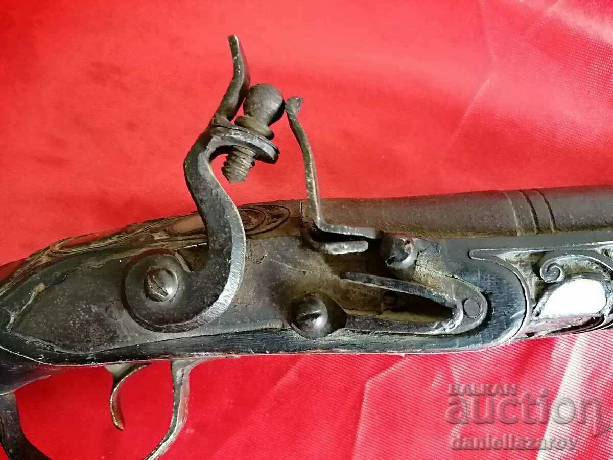 Old TROMBLON, Cremaklia, Kremuchny Pishtov, Pistolet with price 460.00 BGN | € 235.19 Old TROMBLON, Cremaklia, Kremuchny Pishtov, Pistolet with price 460.00 BGN | € 235.19