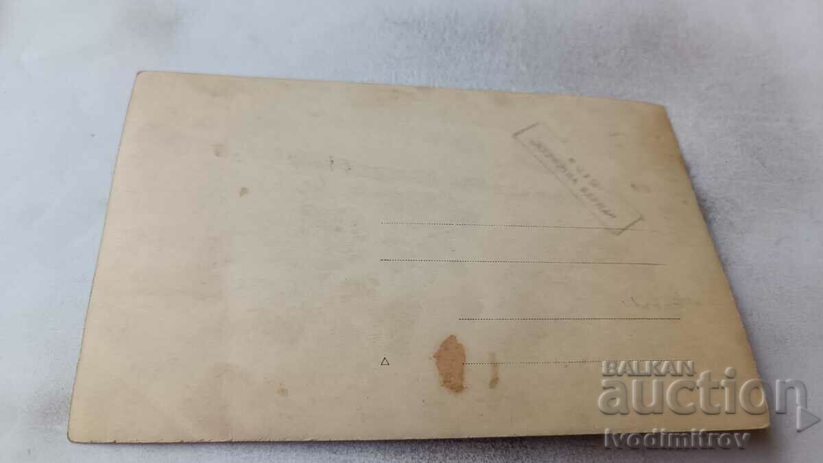 Φωτογραφία Άνδρες και γυναίκες σε ένα πλοίο στη θάλασσα με τιμή 1.65 BGN | € 0.84 Φωτογραφία Άνδρες και γυναίκες σε ένα πλοίο στη θάλασσα με τιμή 1.65 BGN | € 0.84