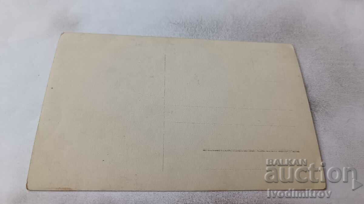 Photo Young girls on the sidewalk with price 1.65 BGN | € 0.84 Photo Young girls on the sidewalk with price 1.65 BGN | € 0.84