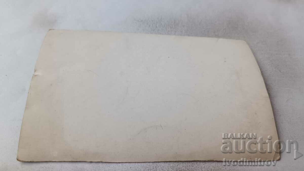 Fotografie cu proaspăt căsătoriți cu prietenii lor cu preț € 0.69 | 1.35 BGN Fotografie cu proaspăt căsătoriți cu prietenii lor cu preț € 0.69 | 1.35 BGN