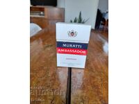 O cutie veche de țigări Muratti