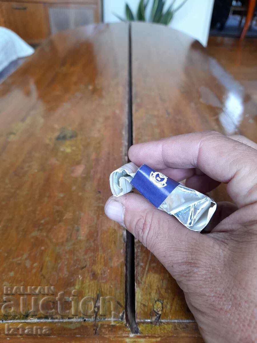 Licitație Un pachet vechi de țigări Prima