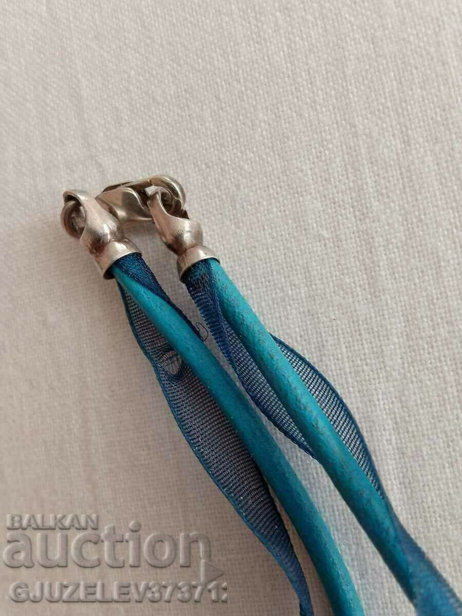 Licitație Pandantiv de căluți de mare pozat pe încuietoare din argint 925 Licitație Pandantiv de căluți de mare pozat pe încuietoare din argint 925