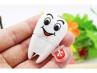 Flash USB 32 GB Tooth flash memory, a gift for a dentist
