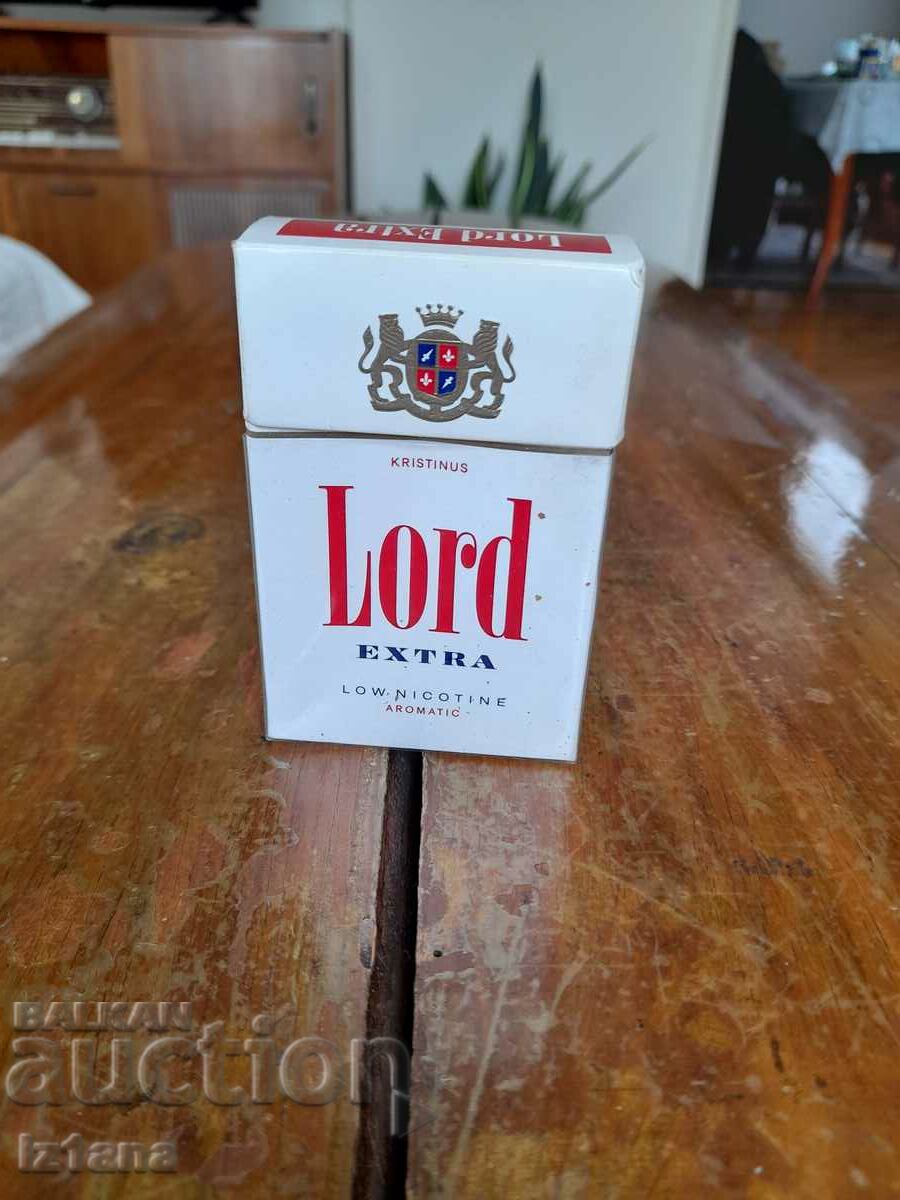 O cutie veche de țigări Domnului