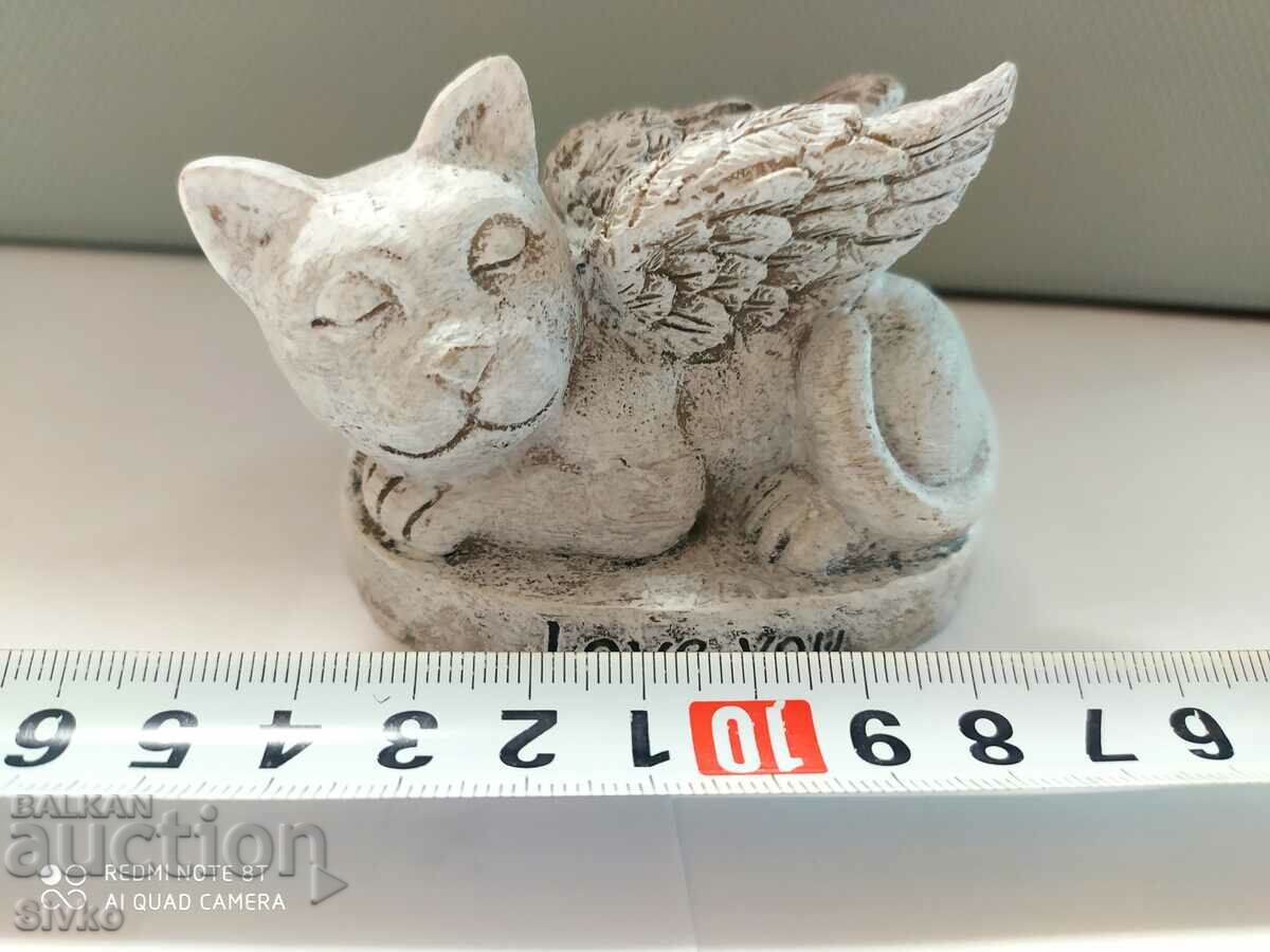 Statuette 3 with price 1.99 BGN | € 1.02 Statuette 3 with price 1.99 BGN | € 1.02