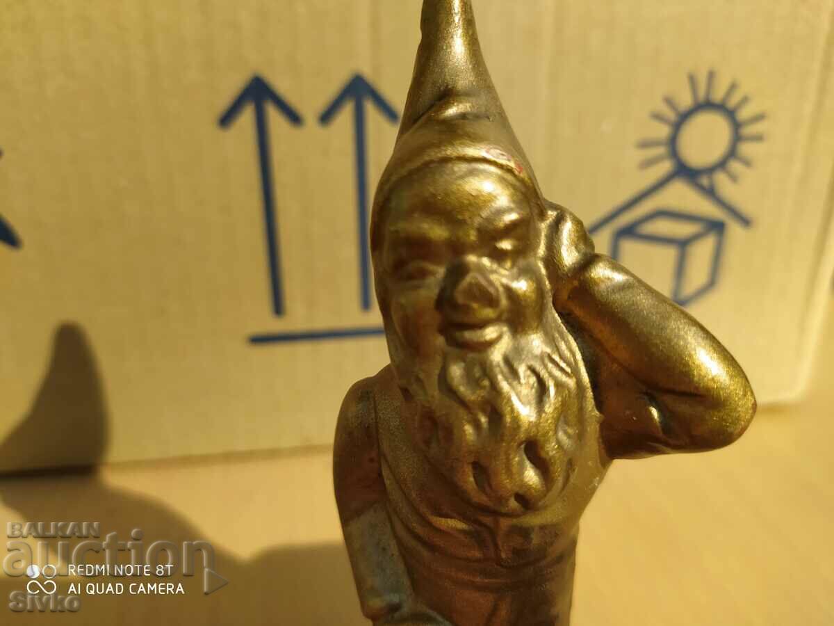Auction Figurine Gnome talking on GSM Auction Figurine Gnome talking on GSM